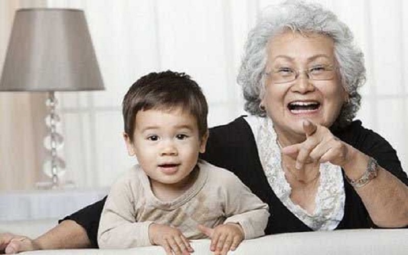 Điềm báo gì khi mơ thấy bà già trẻ em Điềm báo gì khi mơ thấy bà già trẻ em