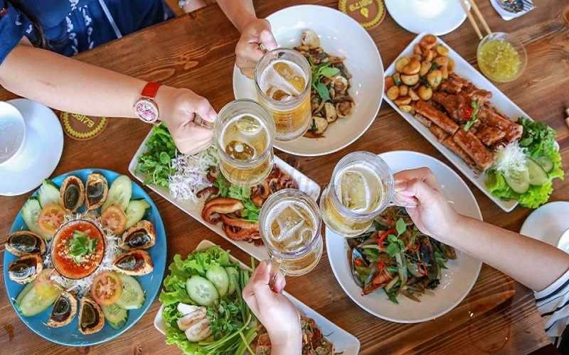 Ý nghĩa khi mơ thấy ăn tiệm Ý nghĩa khi mơ thấy ăn tiệm
